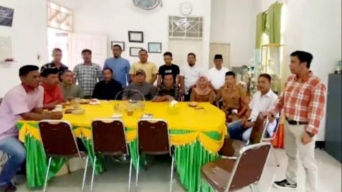 Oknum kades dan lurah di Kabupaten Tapsel deklarasi mendukung Bobby Nasution dan Gus Irawan Irawan pada Pilkada Serentak 2024.