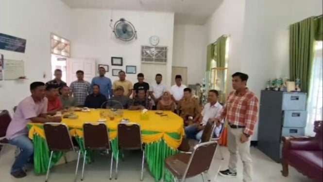 Oknum Kades dan Lurah di Tapsel deklarasi mendukung Bobby Nasution di Pilgub Sumut dan Gus Irawan Pasaribu di Pilkada Tapsel.