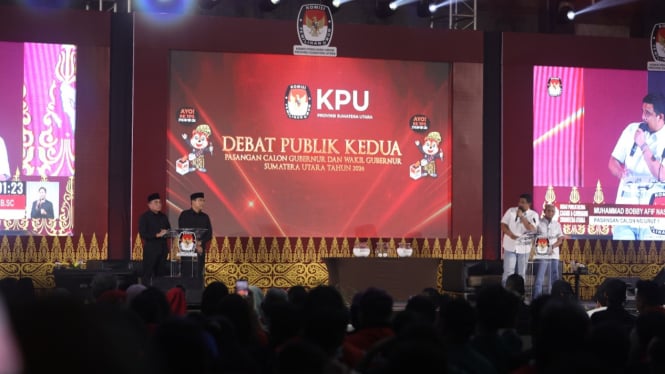 Dua Paslon Gubernur dan Wakil Gubernur Sumut pada debat publik kedua Pilgub Sumut.