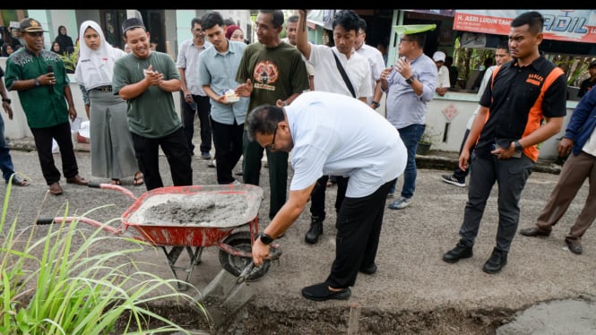 Calon Bupati Deliserdang nomor urur 2, dr. Asri Ludin Tambunan.