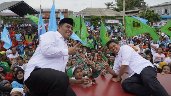 Calon Wali Kota dan Wakil Wali Kota Medan, Prof Ridha Dharmajaya-Abdul Rani di Konser Aksi Dua di Lapangan Sejati Pratama, Kota Medan.