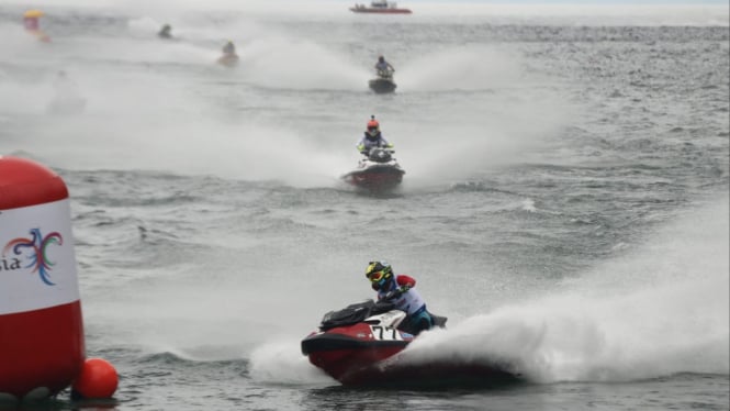 Aksi para rider hari ketiga Aquabike Jetski World Championship 2024 Danau Toba.