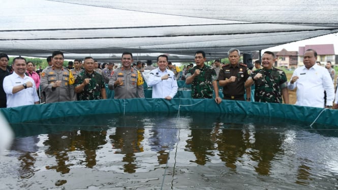 Peluncuran program Gugus Tugas Polri mendukung ketahanan pangan di belakang Mapolda Sumut.