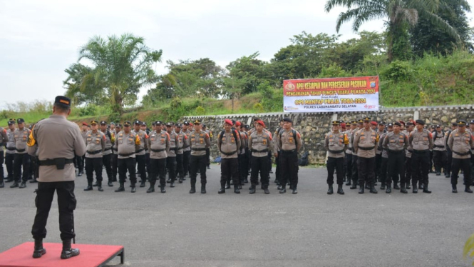 Personel Polres Labusel mengikuti Apel Serpas pengamanan Pilkada Serentak 2024.