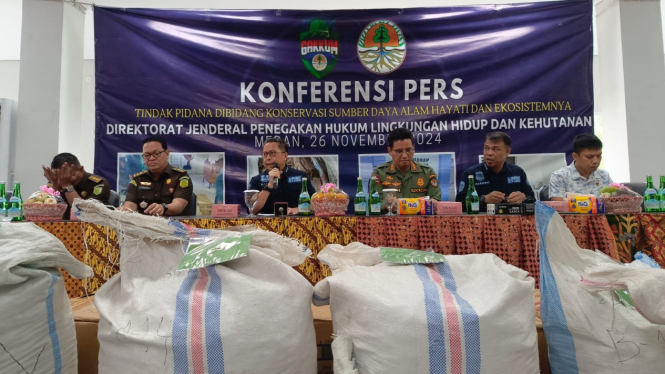 Konferensi pers kasus pengungkapan perdagangan sisik tenggiling.