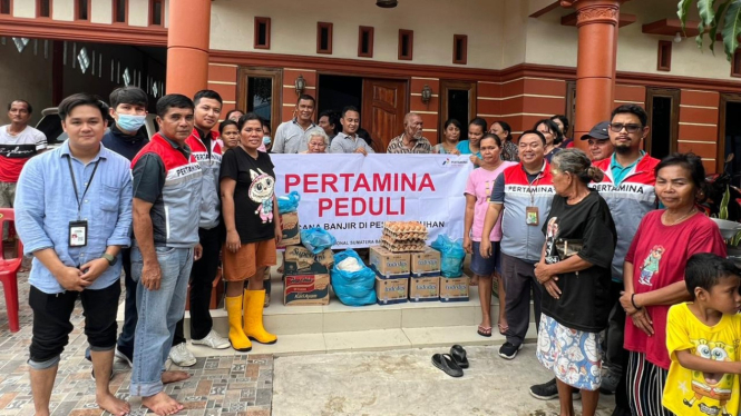 Pertamina Peduli salurkan ratusan paket sembako korban banjir di Kota Medan.