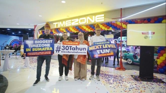 Grand Opening Timezone di Sun Plaza.