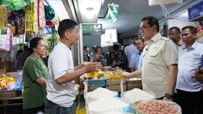 Mendag, Budi Santoso saat meninjau Pasar Suka Ramai, Kota Medan.