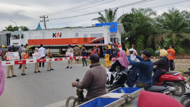 KAI apresiasi Pemprov Sumut bangun palang pintu dan pos jaga perlintasan kereta api.