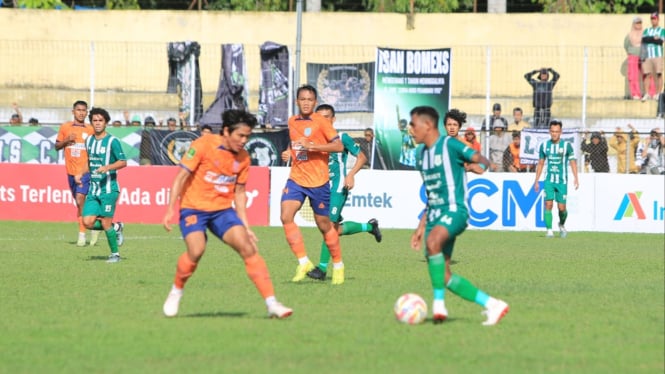 PSMS Medan saat bertanding melawan Dejan FC.