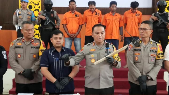 Kapolres Pelabuhan Belawan AKBP Janton Silaban bersama Kasat Reskrim, AKP Riffi Noor Faisal.