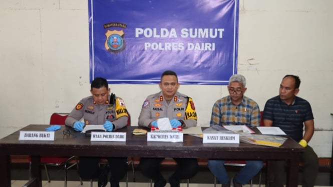 Kapolres Dairi, AKBP Faisal Andri Pratomo, saat memberikan keterangan pers kasus pencurian.