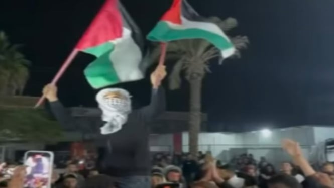 Rakyat Palestina gembira merayakan gencatan senjata.