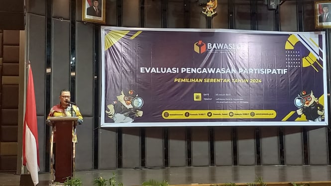 Ketua Bawaslu Sumut, Aswin Diapari Lubis pada kegiatan evaluasi pengawasan partisipatif pemilihan serentak tahun 2024, di Lee Polonia Hotel Medan.