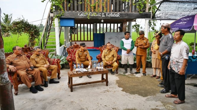 Wakil Menteri Dalam Negeri RI Bima Arya dialog bersama petani di Kecamatan-kecamatan Percut Sei Tuan, Kabupaten Deliserdang.