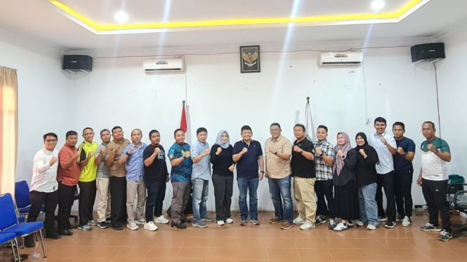 Ketua Umum FOPI Sumut Terpilih, Kolonel (Purn) Hutanggal Siregar bersama Dr dr Hj Liliana Puspa Sari SPd MKes dan pengurus rapat persiapan pengukuhan FOPI Sumut periode 2024-2028.