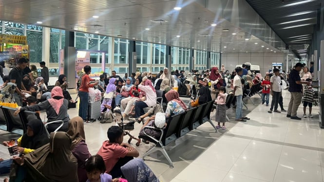 Aktivitas penumpang KA Bandara Medan.