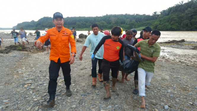 Korban kedua pekerja yang hanyut di Sungai Wampu dievakuasi.