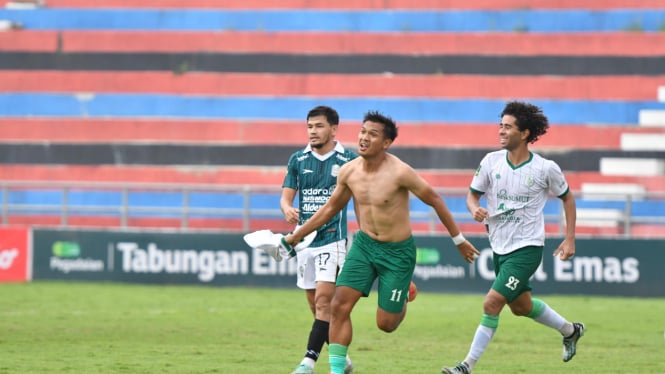 Pemain PSMS, Imam Bagus selebrasi usai mencetak gol ke gawang Nusantara United.