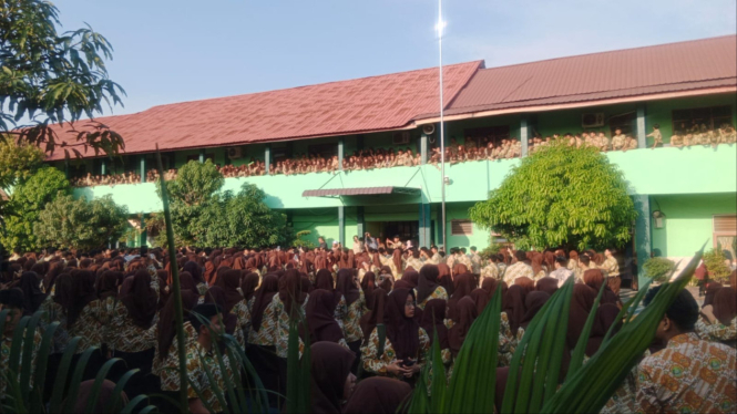 Aksi unjuk rasa ratusan siswa-siswi MAN 2 Medan terkait PDSS.