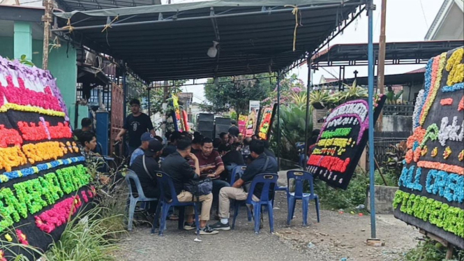 Suasana rumah duka korban tewas kecelakaan helikopter di Malaysia.