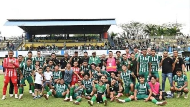 Para pemain, pelatih, manajemen dan official PSMS Medan 2024/2025.