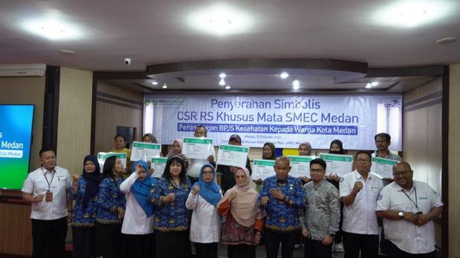 Penyerahan bantuan Rumah Sakit Khusus Mata SMEC Medan.