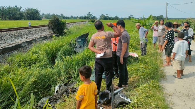 Kakek pengemudi betor tertabrak kereta api di Kabupaten Sergai.