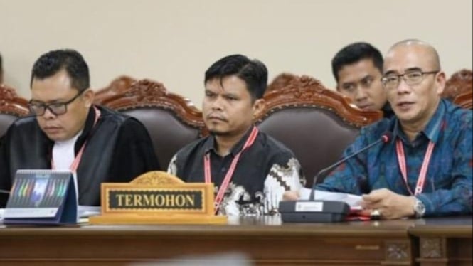 Tim kuasa hukum Harun Mustafa Nasution dan M Ichwan Husein Nasution saat sidang di MK.