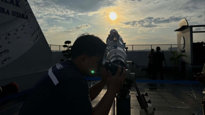 Pemantauan hilal di Observatorium Ilmu Falaq (OIF) UMSU.