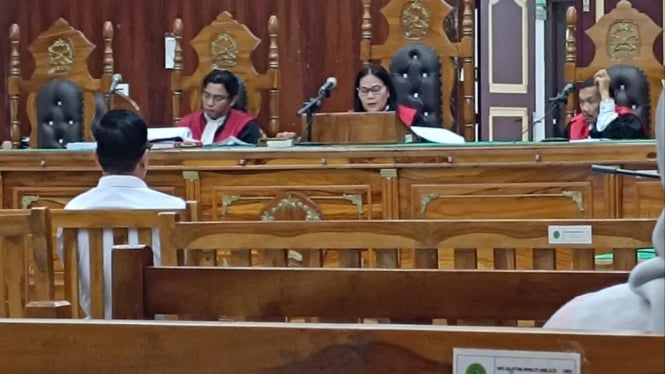 Mantan Sekretaris Dinkes Sumut, dr Aris Yudhariansyah menjalani sidang putusan di Pengadilan Negeri Medan.