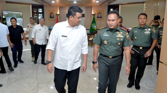 Gubernur Sumut, Bobby Nasution dan Pangdam 1 Bukit Barisan, Mayjen TNI Rio Firdianto di ruang kerja Gubernur Sumut.