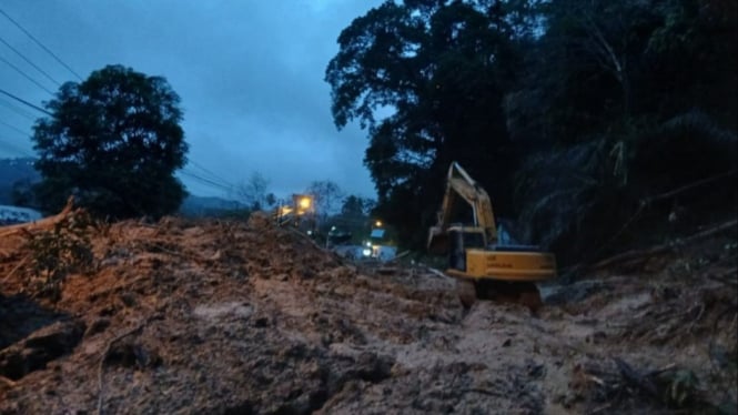 Banjir dan longsor terjang Kota Padangsidimpuan.