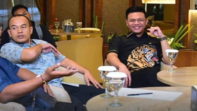 Anggota DPRD Medan Komisi III, Dodi Robert Simangunsong dan David Roni Ganda Sinaga (kemeja hitam).