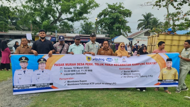 Asian Agri melalui unit usaha, PT SMA menggelar bazar minyak goreng premium di Labusel.