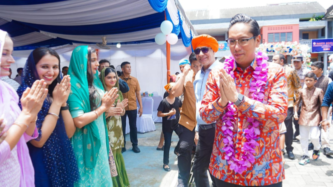 Wali Kota Medan, Rico Waas saat hadiri Perayaan Vaisakhi di Medan.