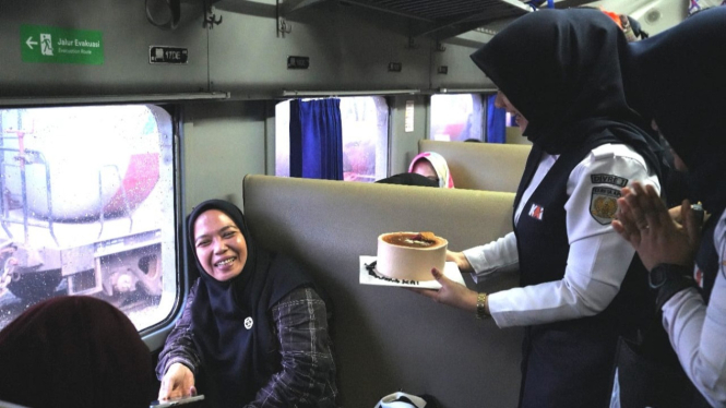 KAI Sumut memperingati Hari Kartini di Stasiun Medan.