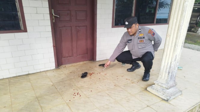 Polisi tunjukan bercak darah di rumah korban, adik bunuh abang kandung.