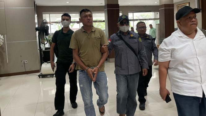 Tim Tabur Kejati Sumut mengamankan buronan kasus perzinahan, Ruben Hard P Silitonga.