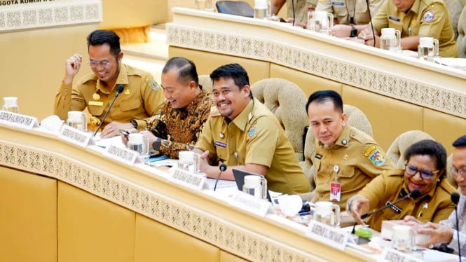 Gubernur Sumut, Bobby Nasution saat RDP bersama Komisi II DPR RI.
