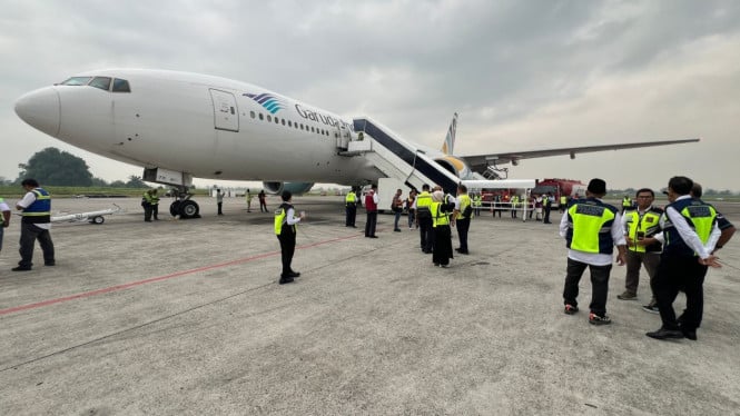 Pesawat Garuda Indonesia salah satu, armada digunakan untuk penerbangan penyelenggaraan haji 2025, di Bandara Kualanamu.