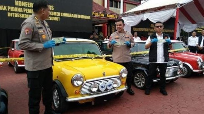 Polda Sumut paparkan kasus pemalsuan dokumen kendaraan bermotor.