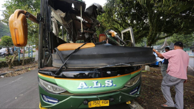 Kondisi bus ALS alami kecelakaan di Padang Panjang, Sumbar.