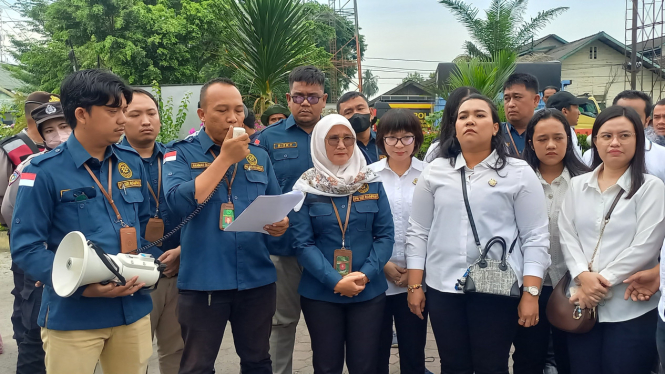 Juru sita eksekusi dan pengosongan bangunan Simpang Tiga di Kabupaten Sergai milik PTPN IV.