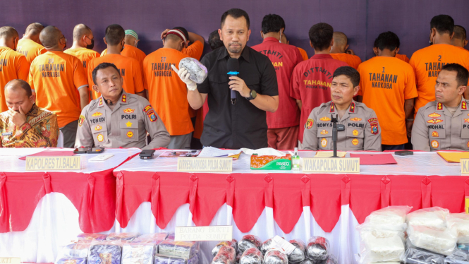 Dirresnarkoba Polda Sumut, Kombes Pol. Jean Calvijn Simanjuntak paparkan pengungkapan penyelundupan Vape.