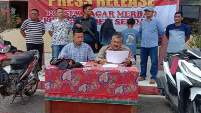 Sepasang SS (15) dan DR (15) ditangkap curi sepeda motor.