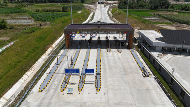Gerbang Tol Simpang Panei.