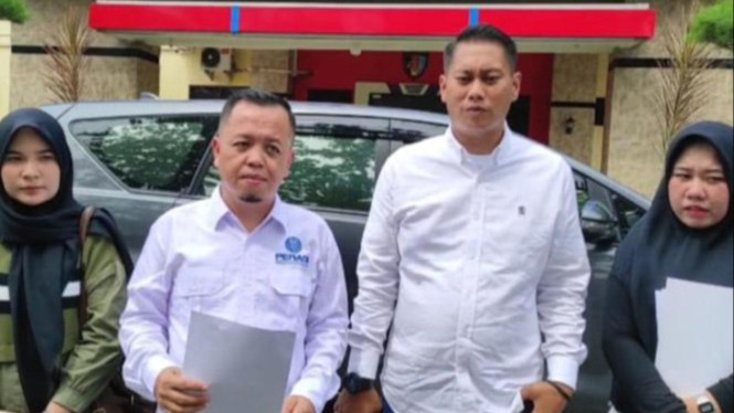 Kuasa hukum LS, Alamsyah saat memberikan keterangan pers di Mapolda Sumut.