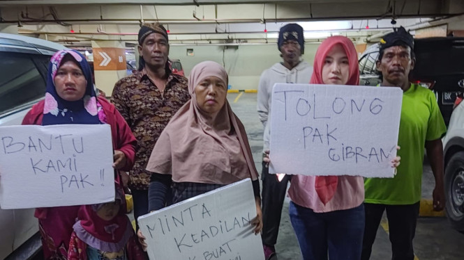 Massa demonstrasi yang tuntut keadilan di Polda Sumut.