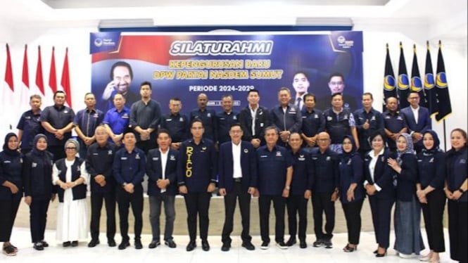 Ketua NasDem Sumut, Iskandar ST bersama pengurus DPW NasDem Sumut.